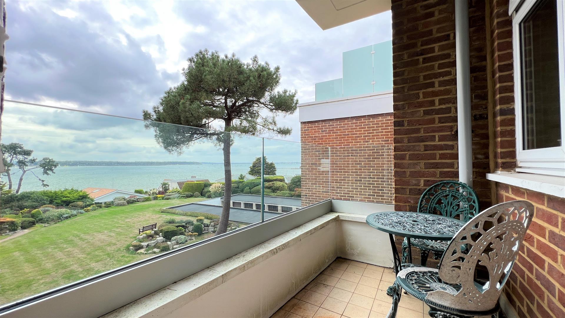 2 Bedroom Apartment Brudenell Road, Sandbanks